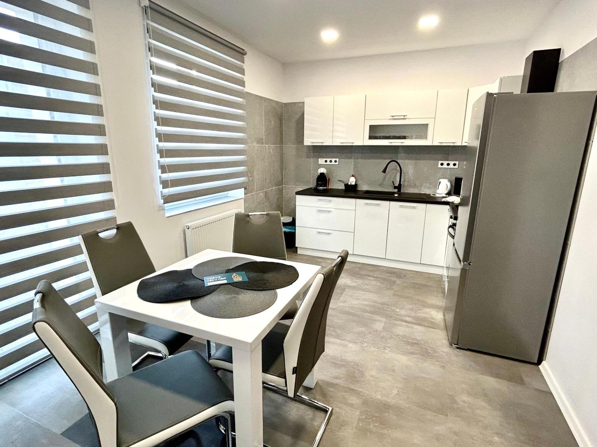 Apartmany Premium Se Soukromym Parkovanim Česká Lípa エクステリア 写真