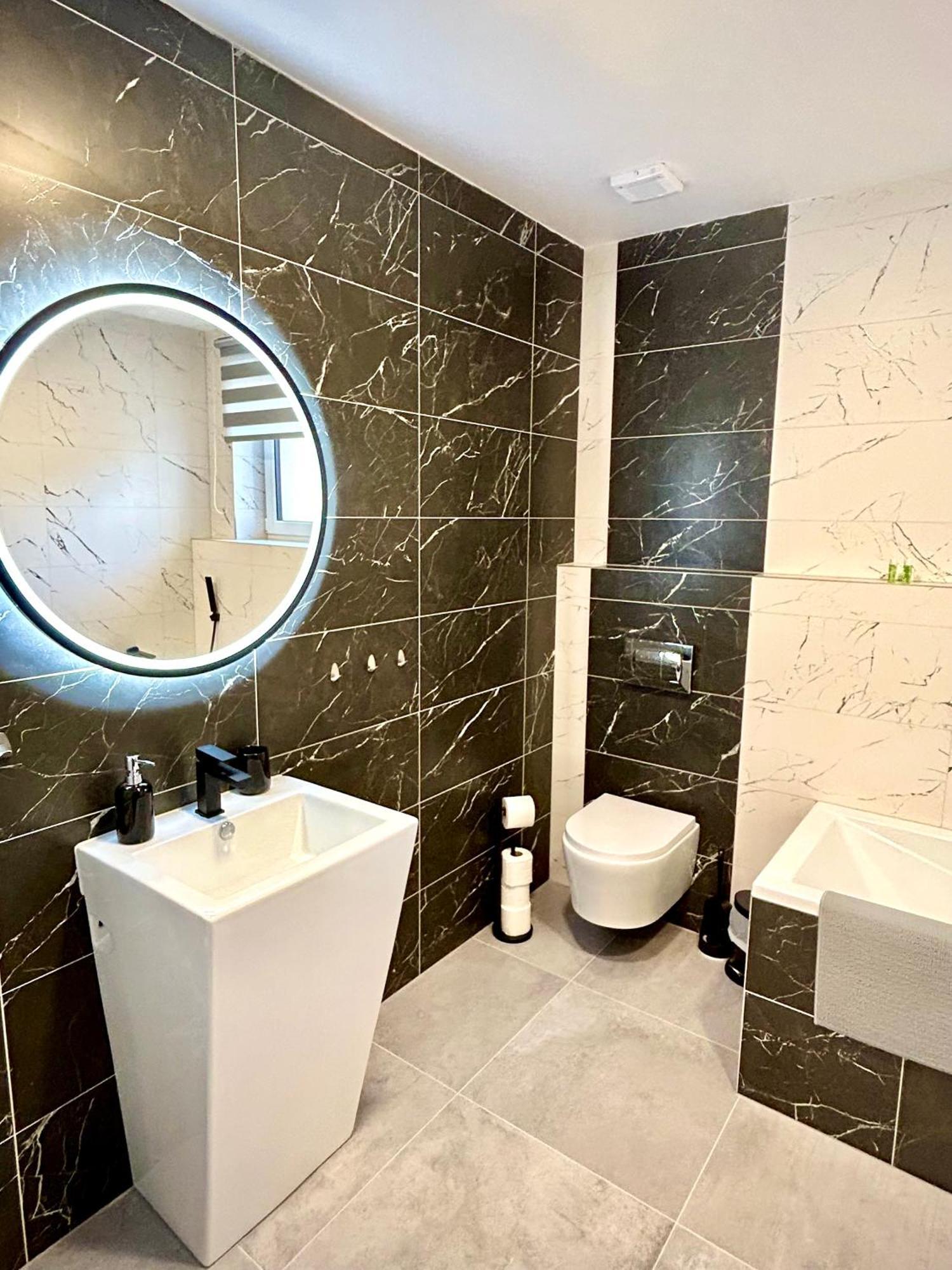 Apartmany Premium Se Soukromym Parkovanim Česká Lípa エクステリア 写真